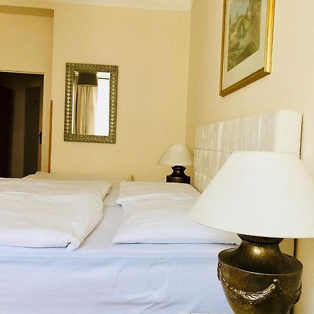 Hotel Mira Inn Praga Esterno foto