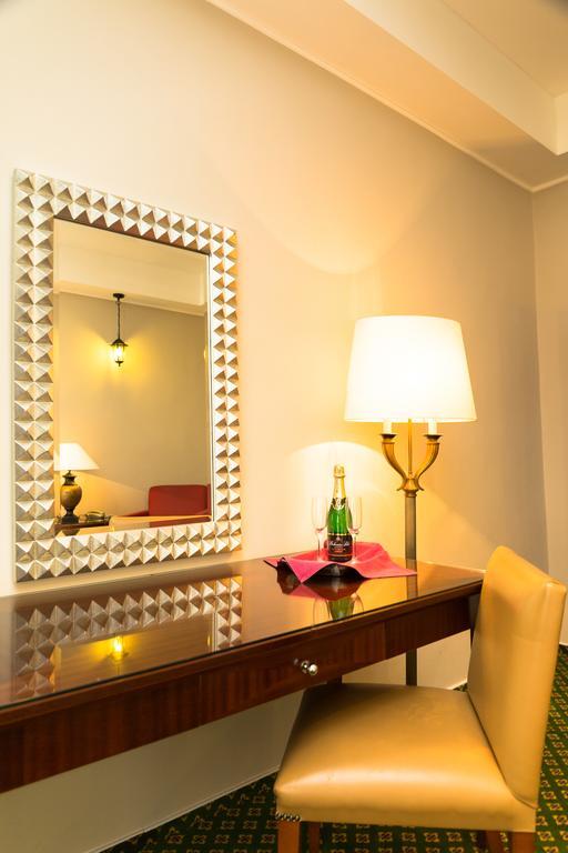 Hotel Mira Inn Praga Esterno foto