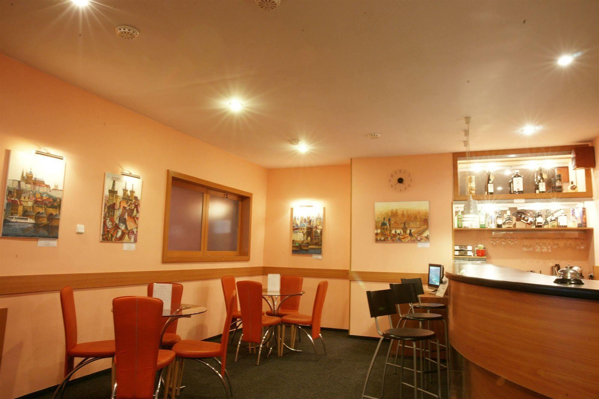 Hotel Mira Inn Praga Esterno foto