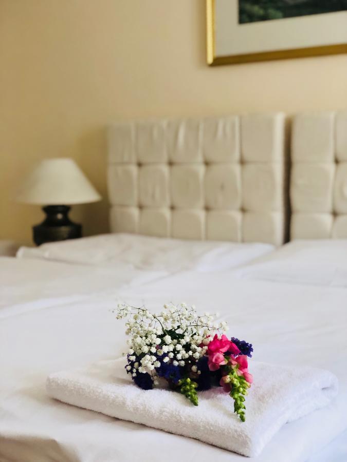 Hotel Mira Inn Praga Esterno foto