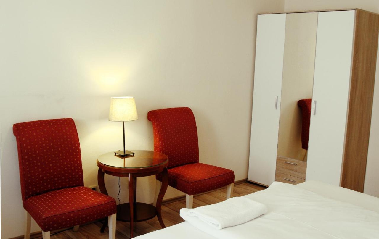 Hotel Mira Inn Praga Esterno foto